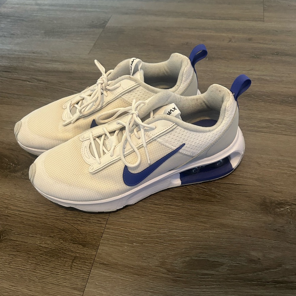 Nike Airmax Women’s Sneakers in White and Blue